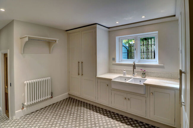 Beautiful-hand-crafted-utility-room-bespoke-furniture