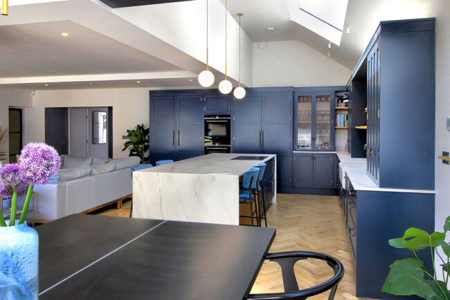 English-bespoke-kitchens-with-feature-island