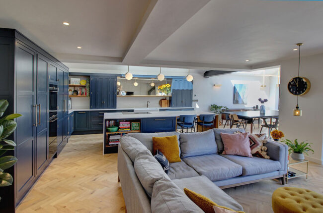 English-bespoke-kitchens_breakout-area