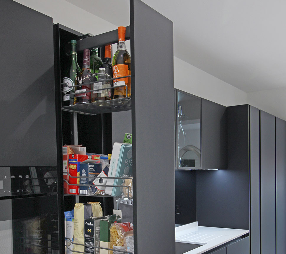 Modern-German-Kitchens_handleless-larder