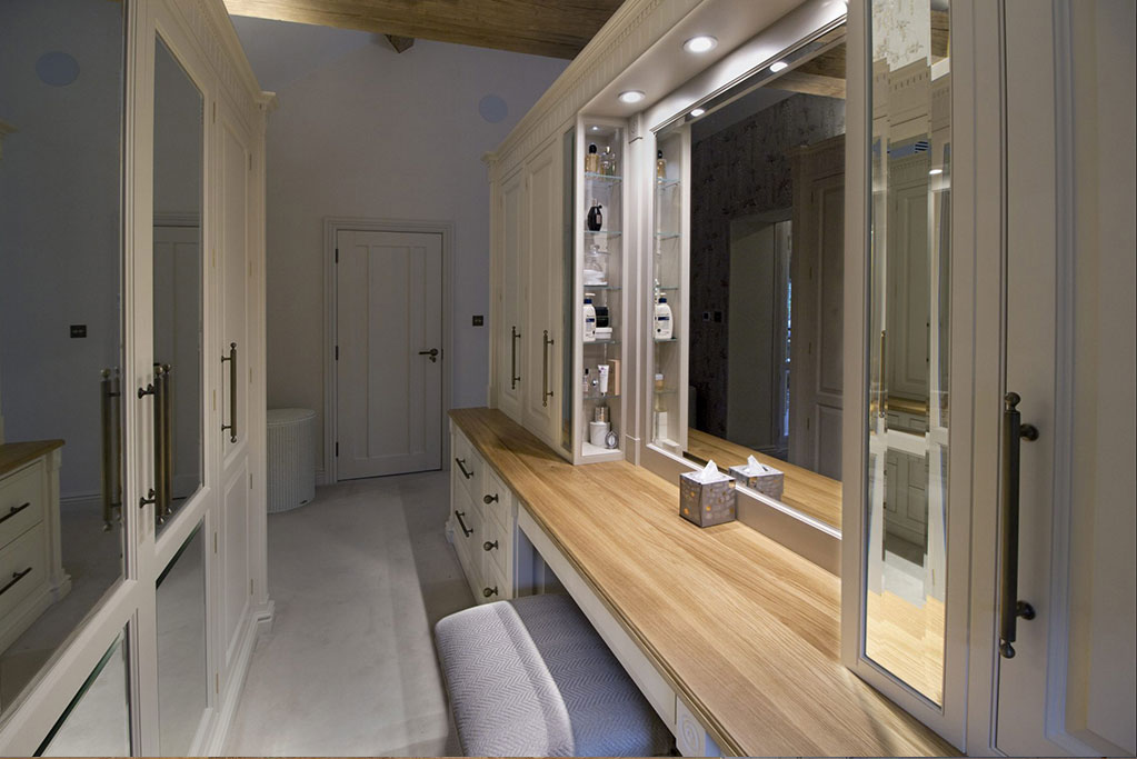 Other-Rooms-&-Bespoke-Furniture_-dressing-area