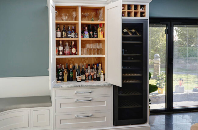 English bespoke kitchens_drinks cabinet